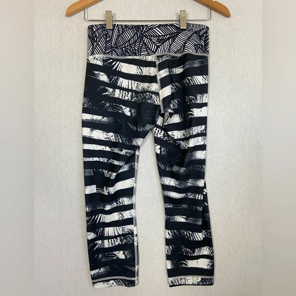 Lululemon Athletica Wunder Under Crop II Full-On Luon  Medium Rise Sz 6 - Picture 3 of 12